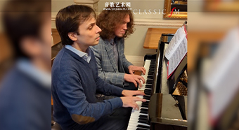 乌克兰和俄罗斯的两位钢琴家四手联弹