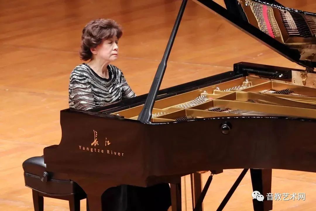 鲍蕙荞钢琴学校图片