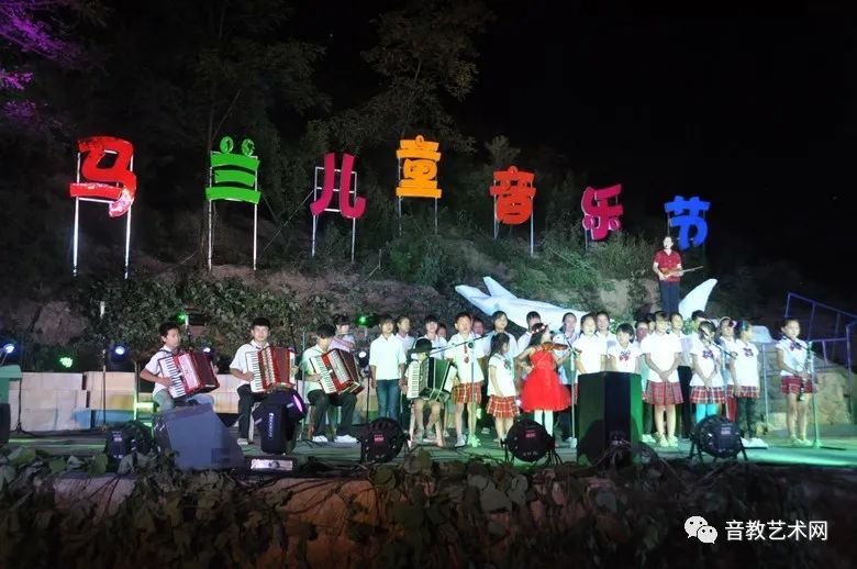 邓老师创办了“马兰儿童音乐节”